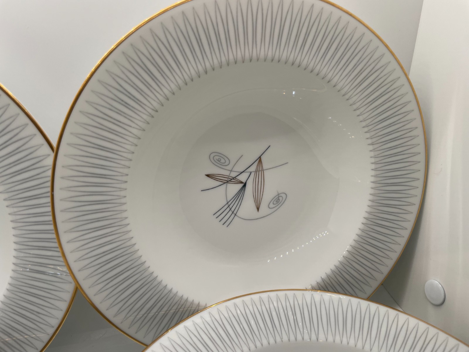 Noritake “Clinton” 8 Inch Rimmed Soup Bowl Set of 4 Great