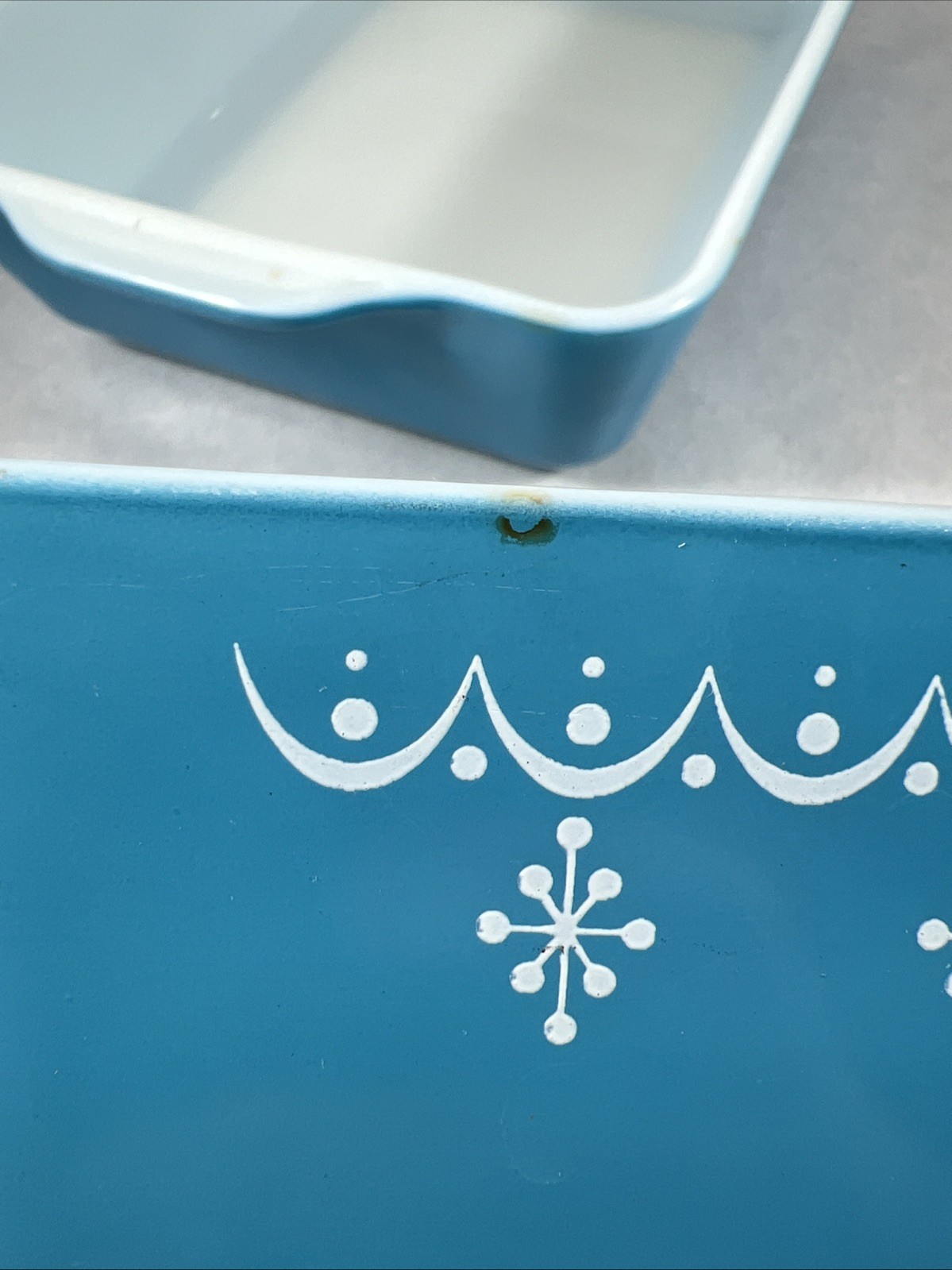 PYREX Snowflake Blue Garland 503 Dish 1 1/2 Qt Ribbed Glass Lid + 1 1/2 pt dish