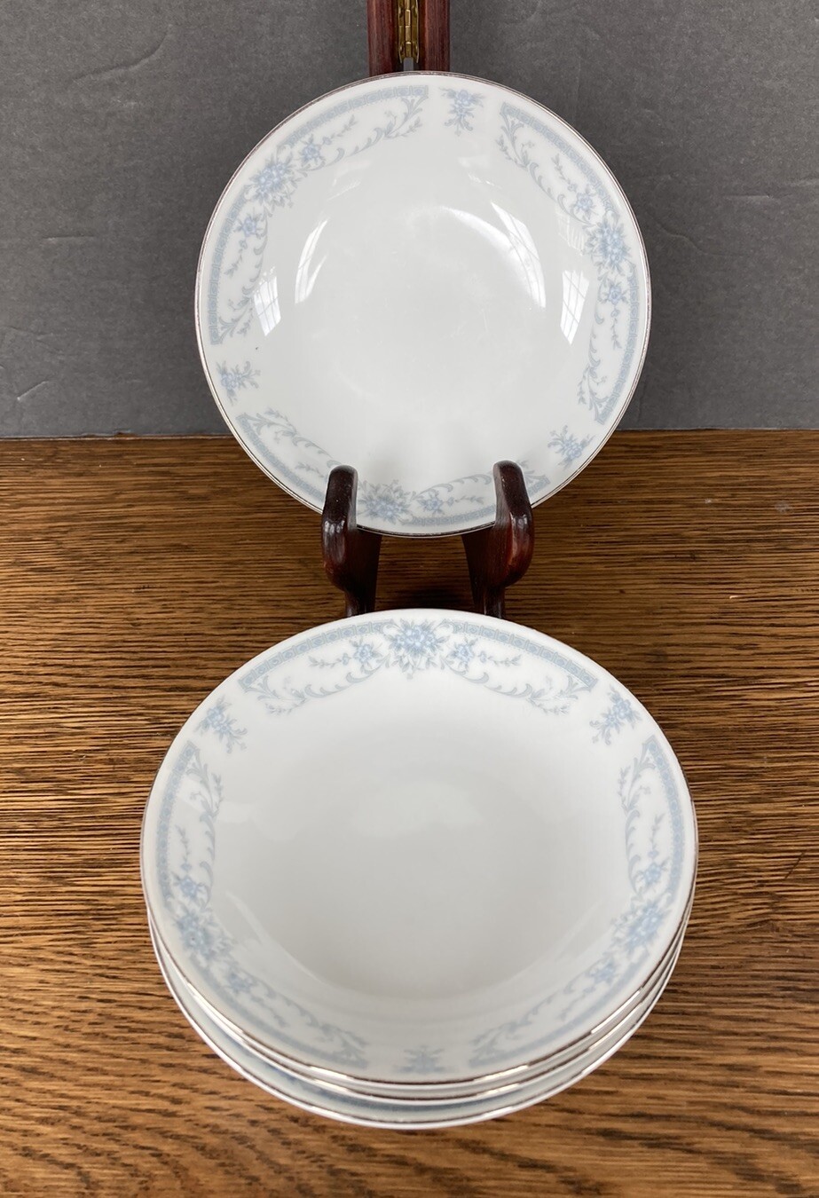 Set of 4 VTG Sheffield “Blue Whisper” Fine China 5-1/2″ Dessert/Fruit Bowls GOOD
