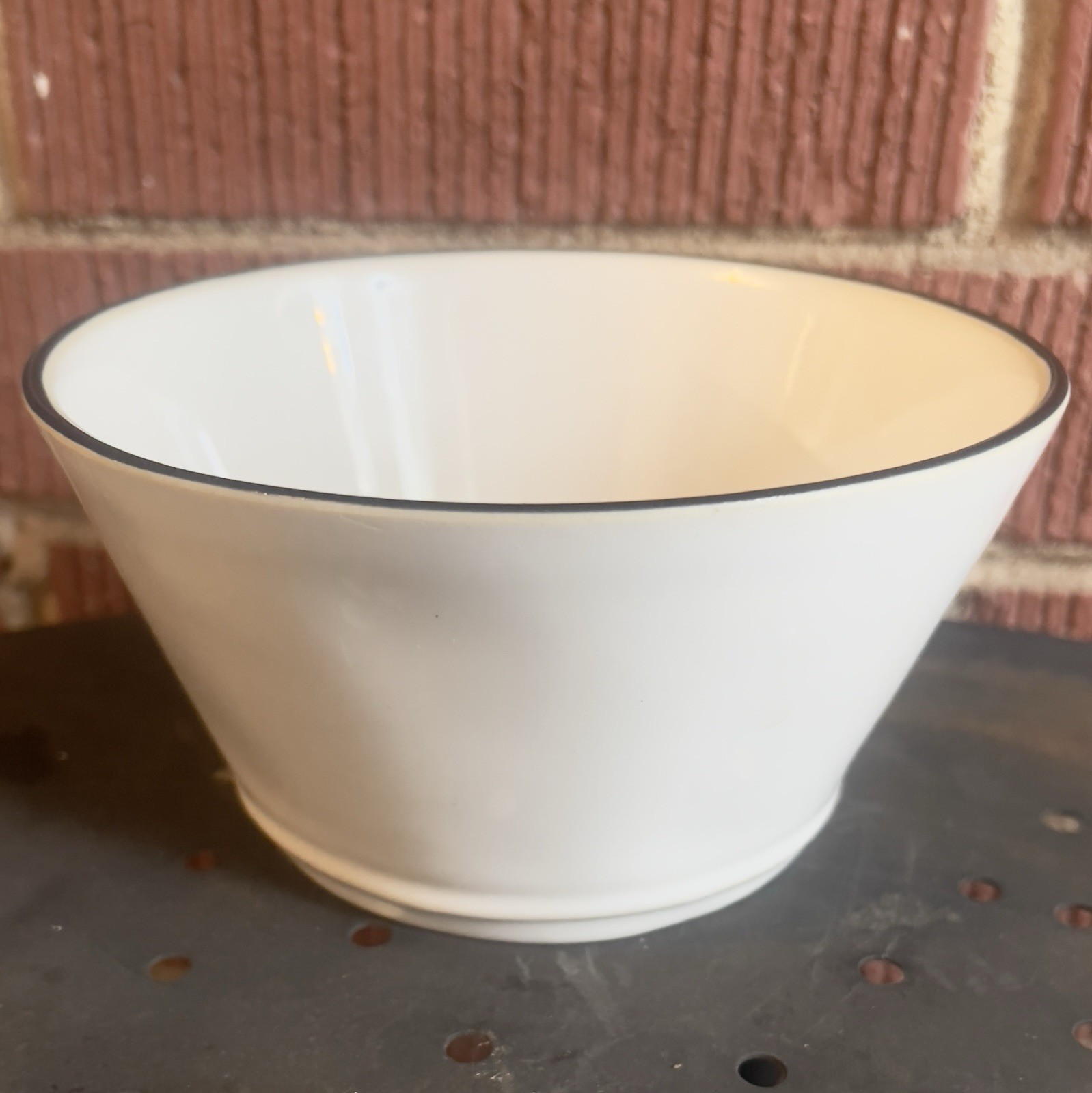 Costa Nova Bowls set of 6 fine stoneware white w/dark blue edge 5.5″ X 3″ 15oz