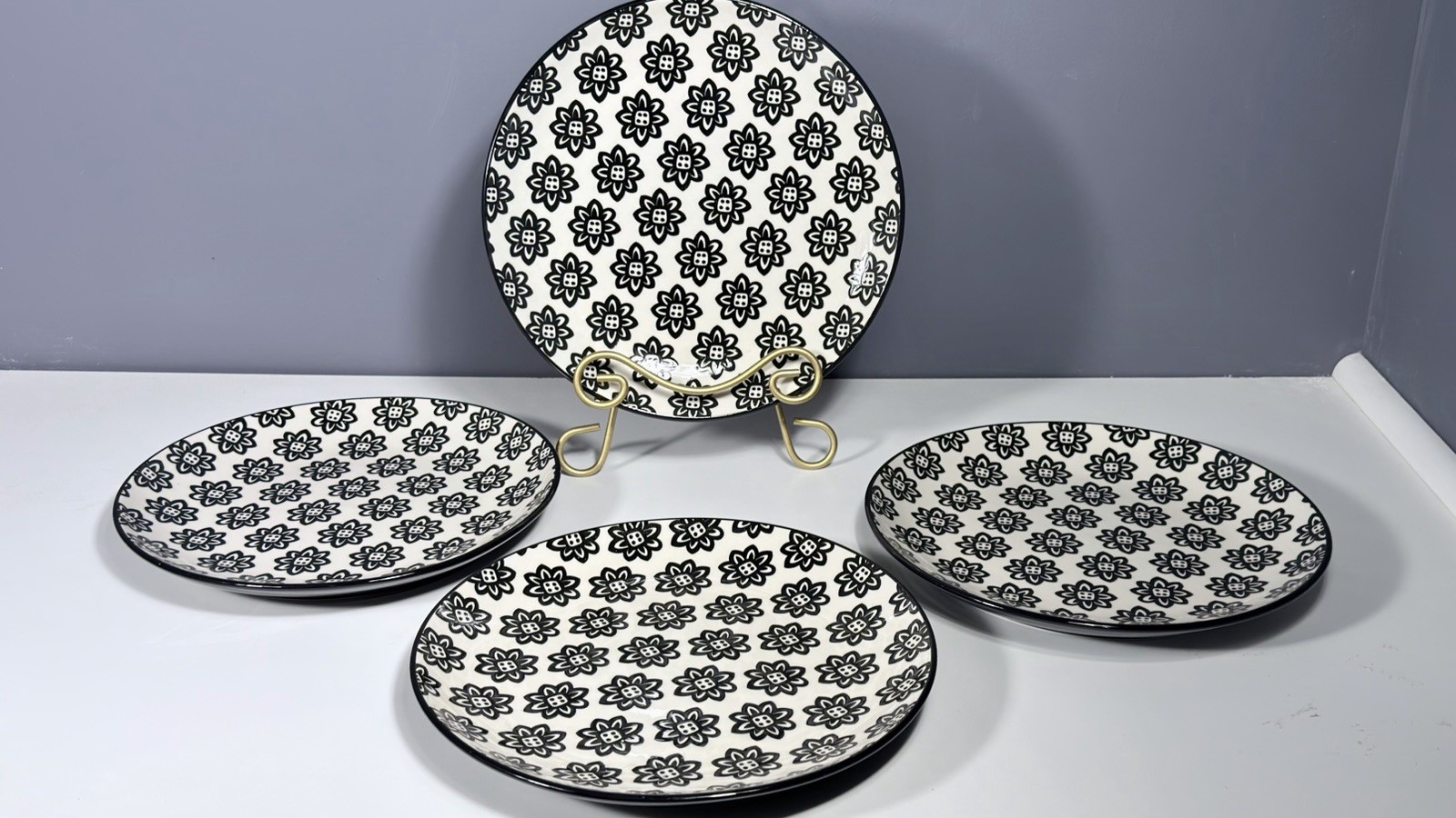 Set of 4 Certified International Black White Floral Dinner Plates 10.5”