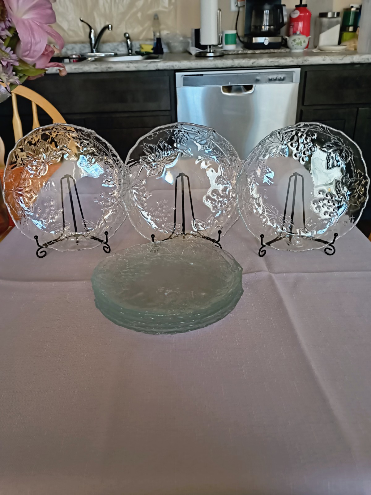 8 Glass Plates From The Mallory Collection With The Grape And Leaf Pattern