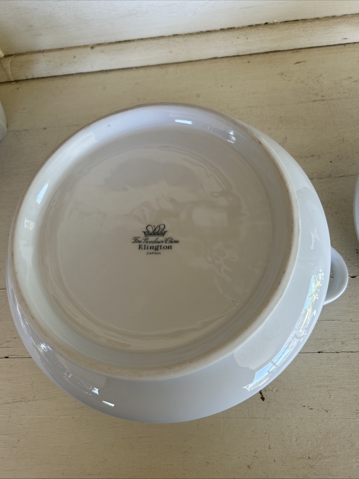 Elington Casserole 2 qt. Covered Wade Fine Porcelain White Blue Platinum Trim !