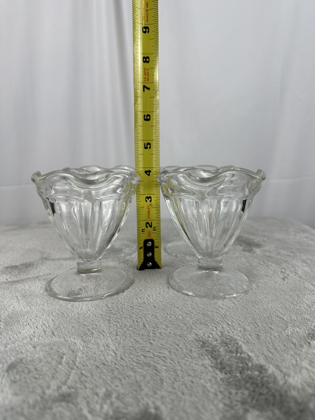 Lot of 4 Vintage Ice Cream Sundae Dishes Parfait Dessert Bowl Tulip Kids Party