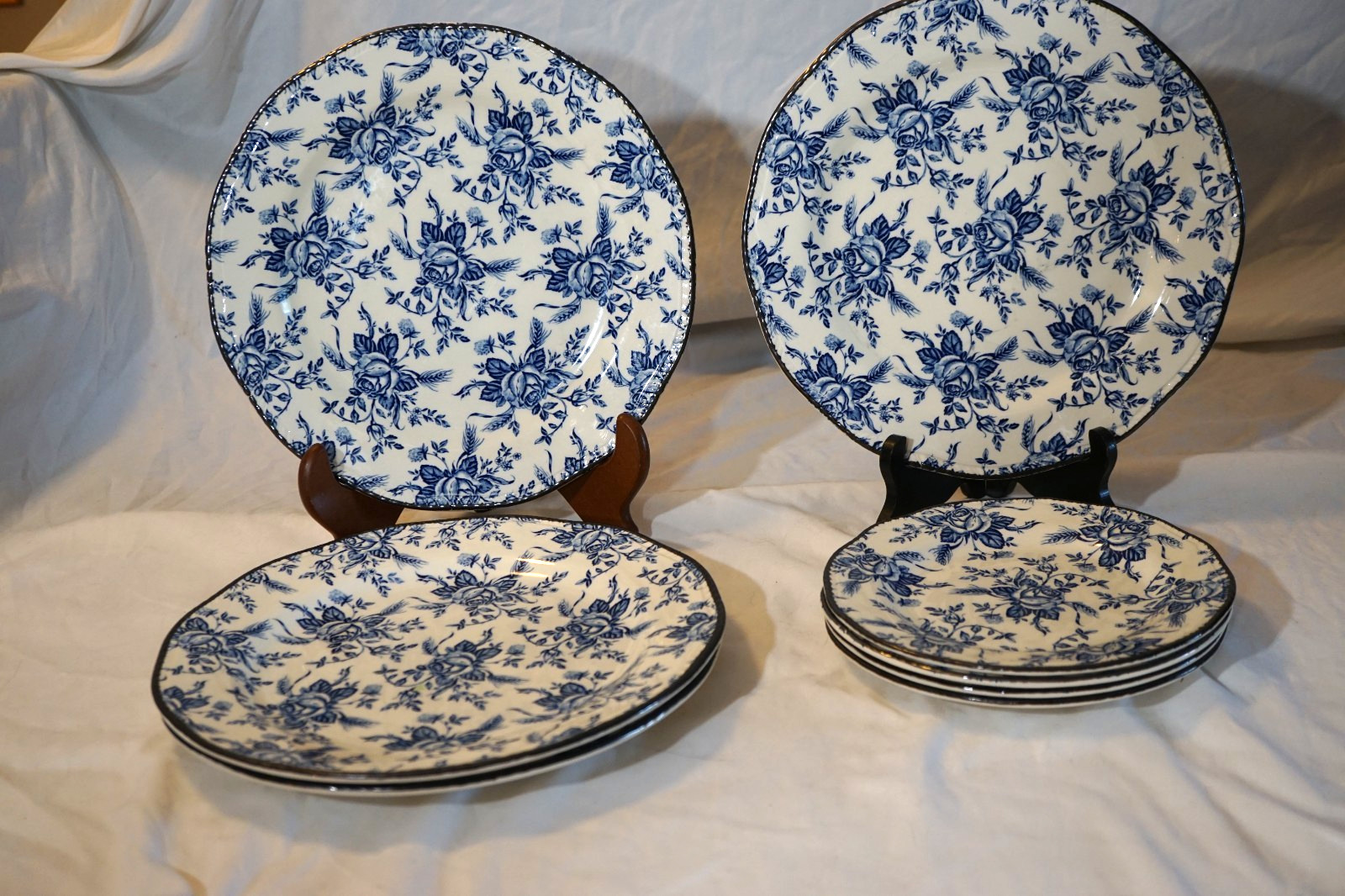 WOOD AND SONS CHINA COLONIAL ROSE BLUE 4 DINNER 11″ & 4 SALAD PLATES 8″ ENGLAND
