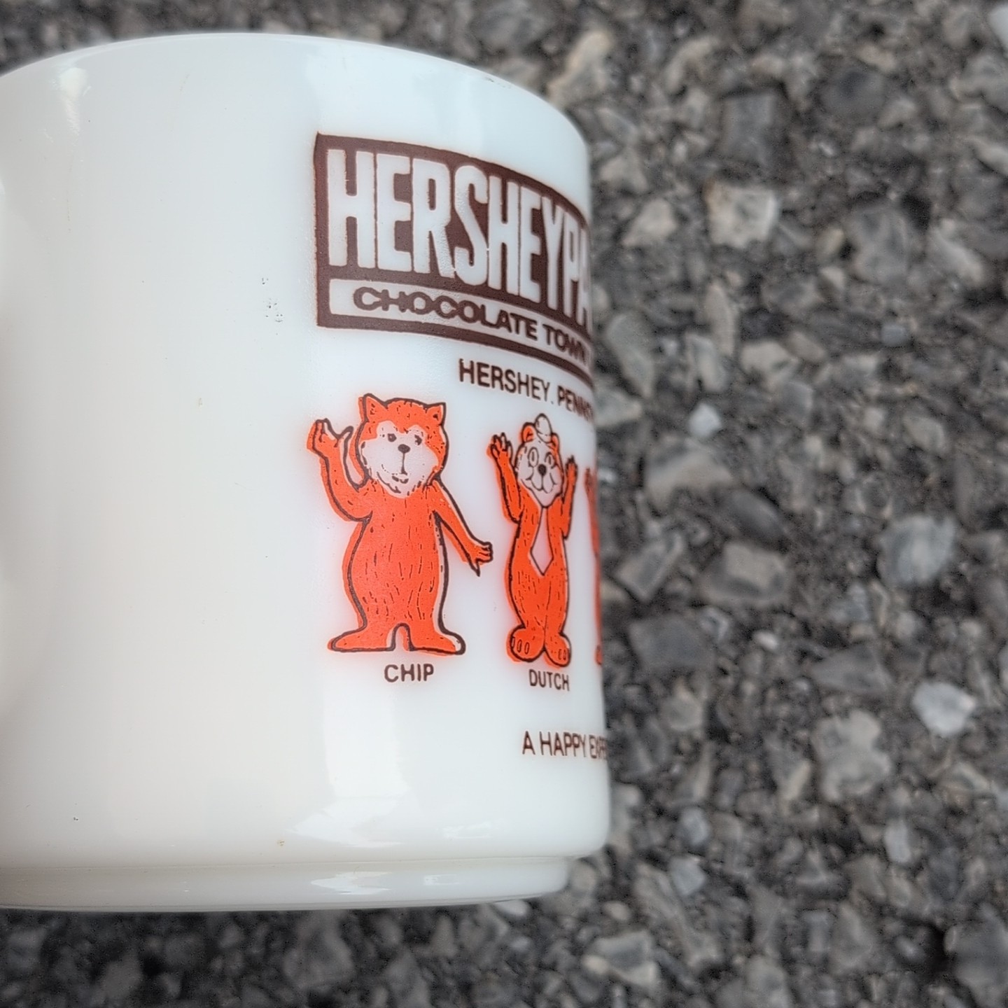 Vintage Hersheypark CHIP DUTCH VIOLET A Happy Experience Milk Glass Mug HERSHEY