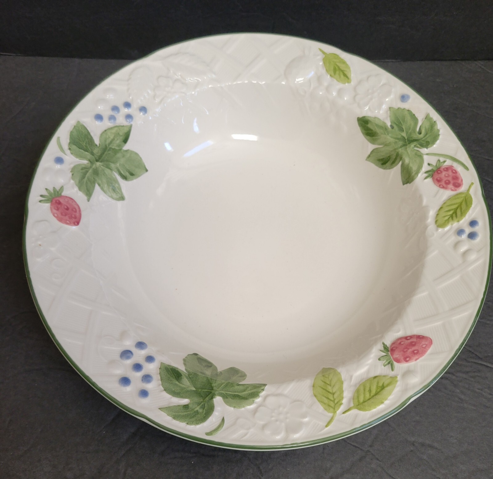 Mikasa Country Berries 10 1/2″ Serving Bowl & 12 1/2″ Chop Plate UNUSED