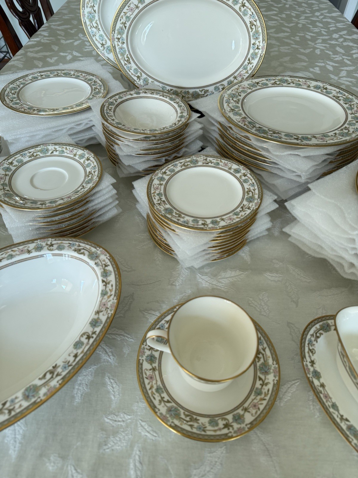 NORITAKE Bone China Sakura (9704) 10: 7 Piece Place Settings + Serving Pieces