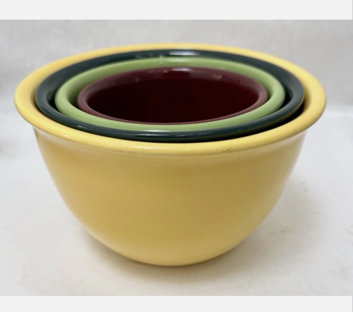 Vtg. ‘30’s VERNONWARE 4 Mixing Nesting Bowl Set Yellow Dark Green L Green Maroon