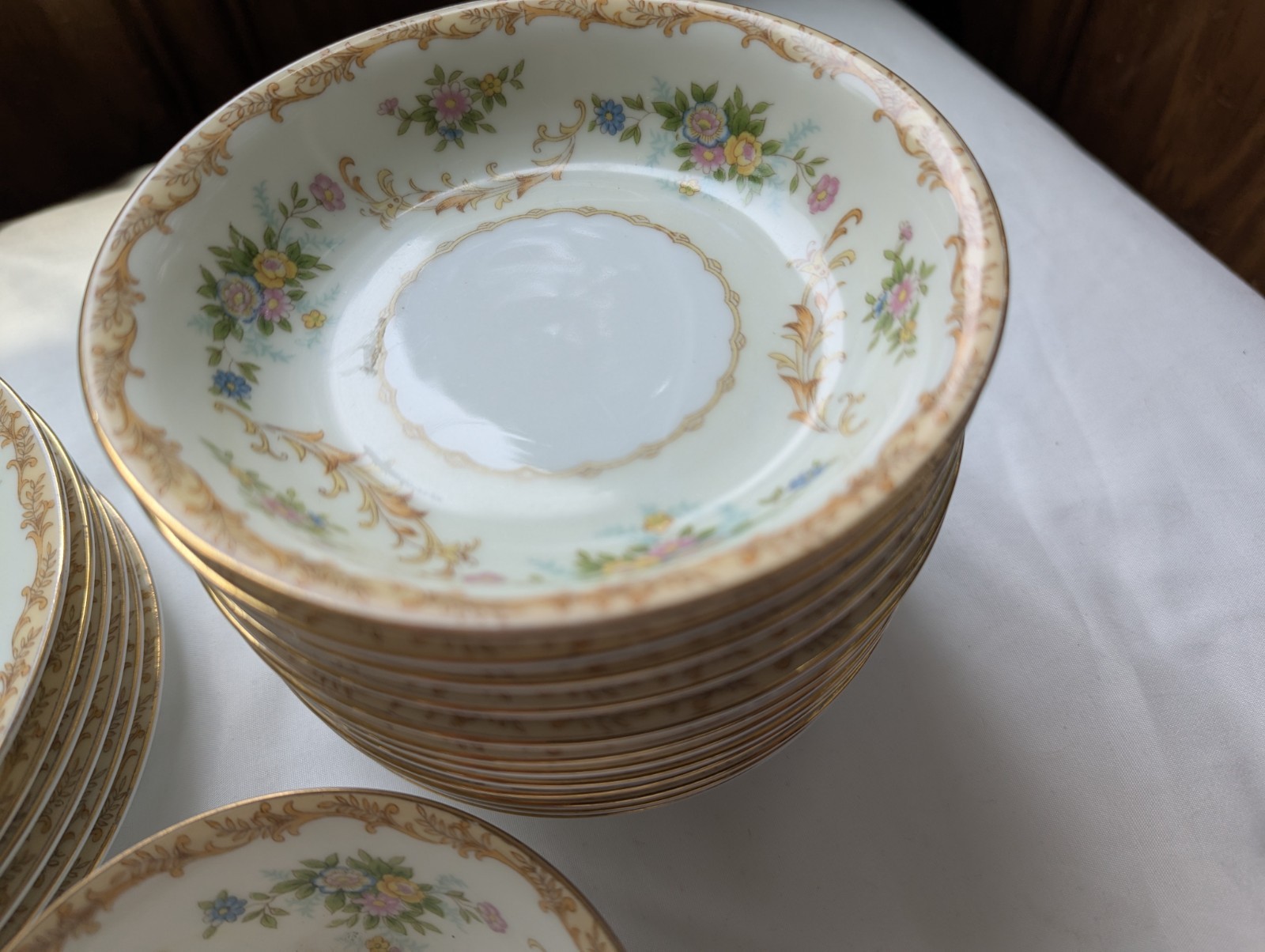 VTG Noritake China N128 White Tan Border Gold Trim floral Garland 20 Piece Set