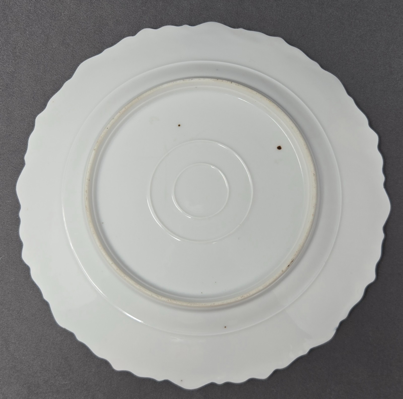 Unmarked RS Prussia Plate Lilly Pads & Scalloped Edge 8″