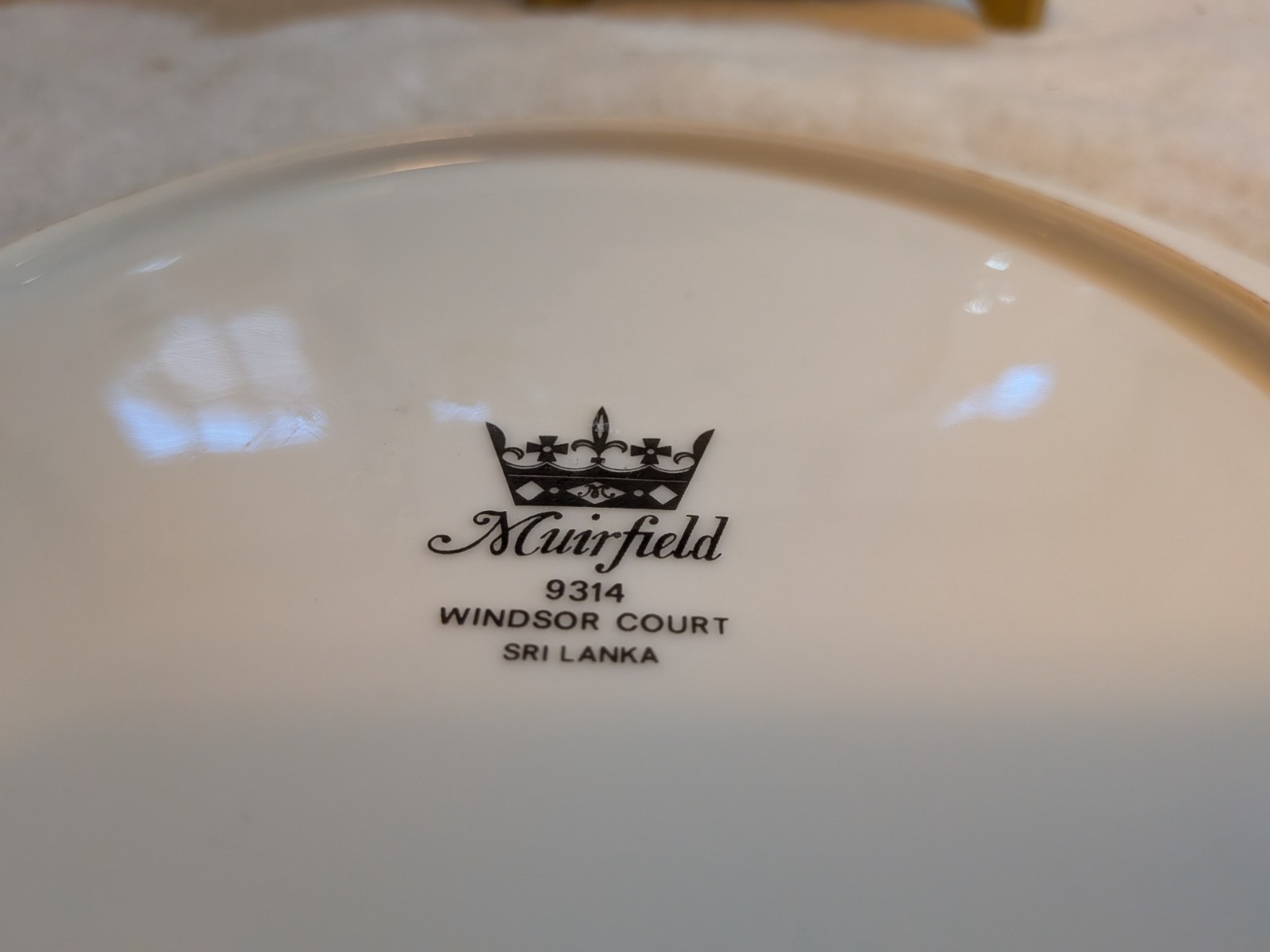 Muirfield Windsor Court 9314 Dinner Plates Set of 6 Black Gold Fruit Rim 10.5″