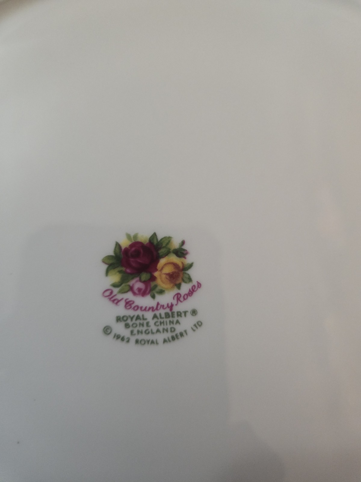 20 Pieces Royal Albert Old Country Roses 5 pc Place Setting – Service For 4