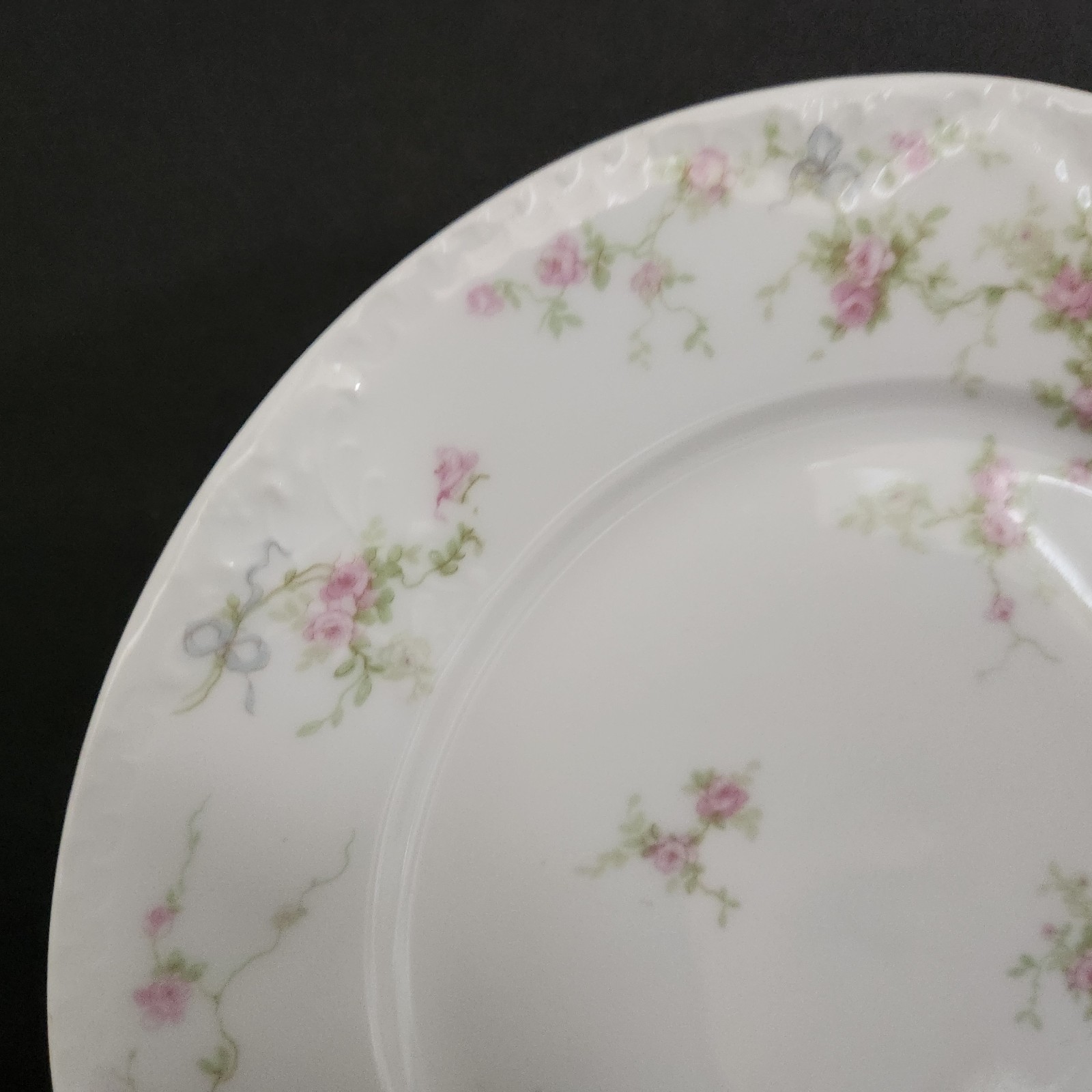 Marie (Scattered Flowers)by Haviland 8 5/8″ Luncheon Plate