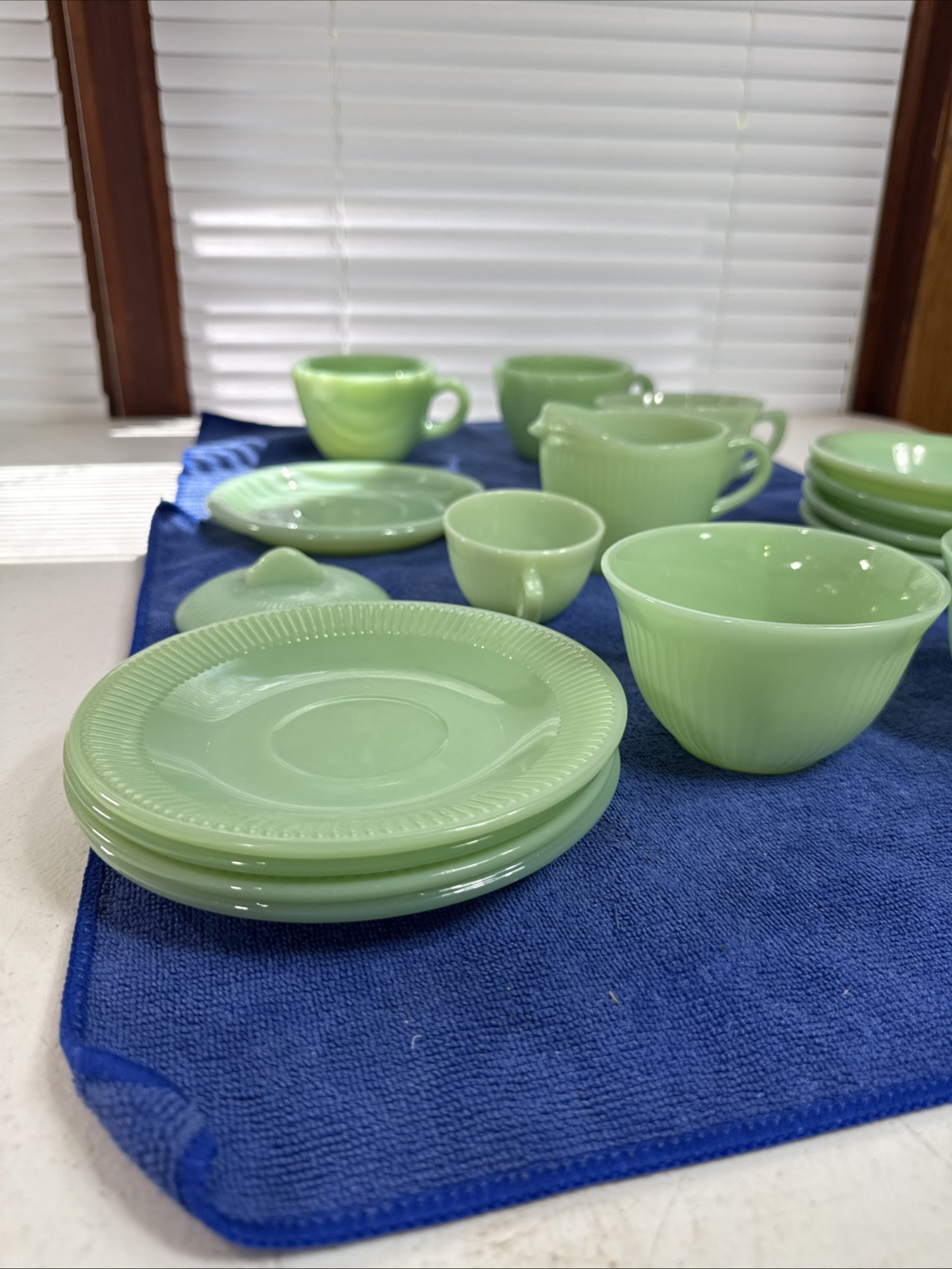 Mixed Lot Of 17 Vintage Fire King Jadeite Ware Pieces