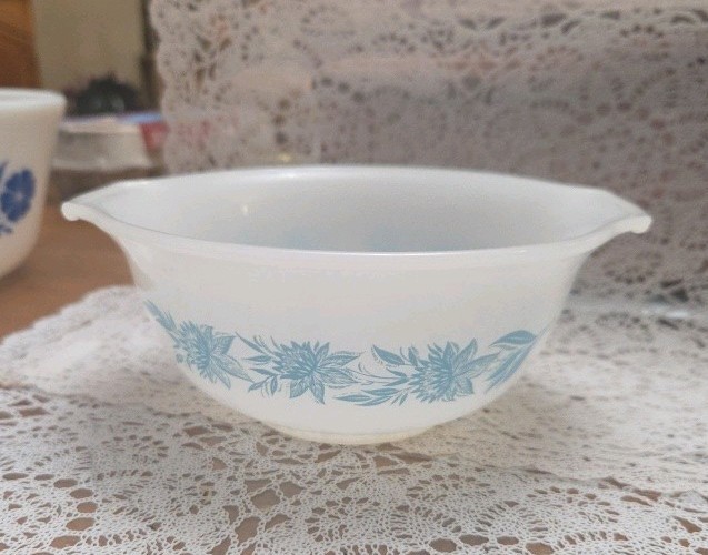 VTG Mc Kee GlasBake 7.5″ x 3″ T Bowl in turquoise blue thistle pattern