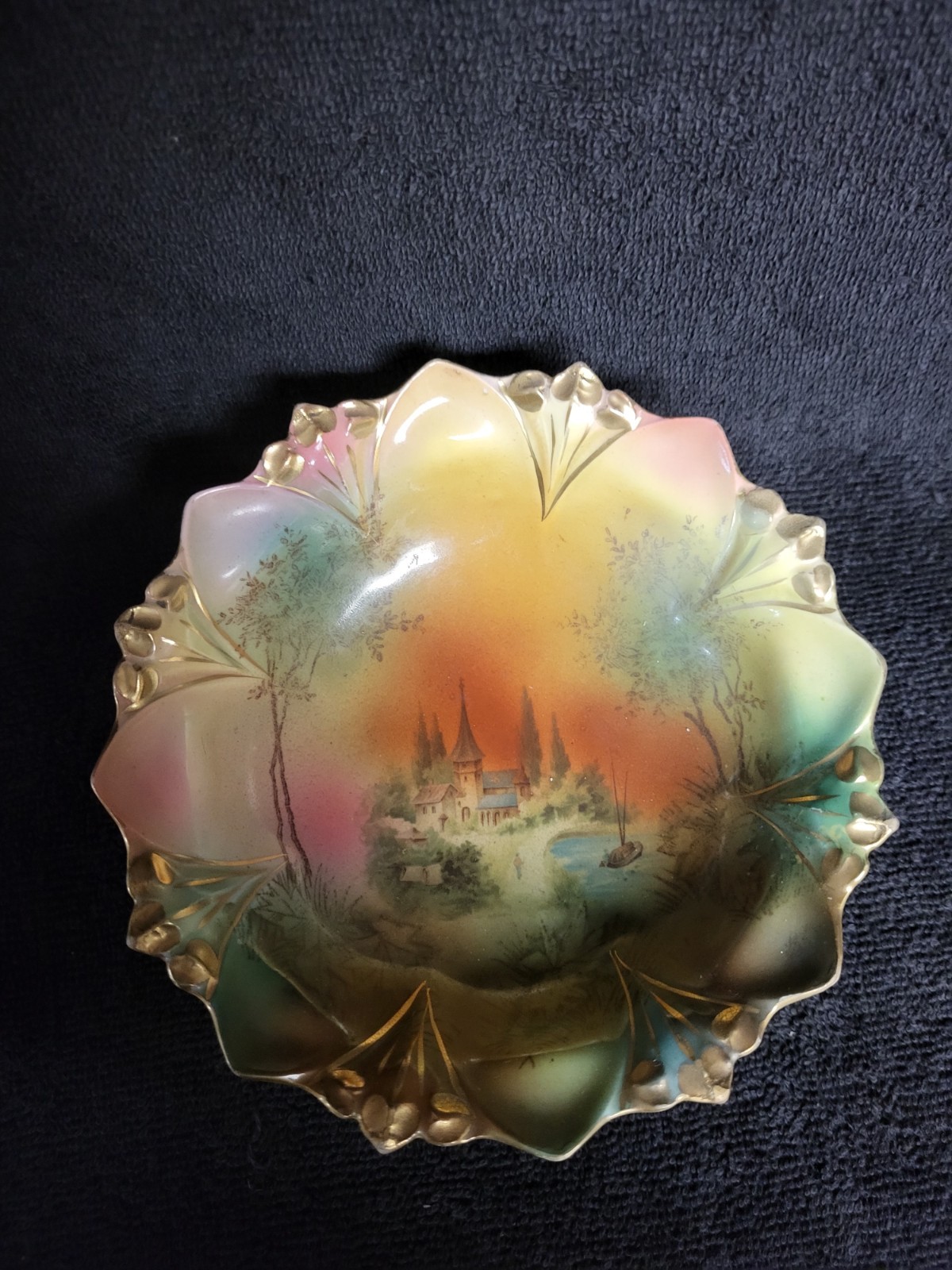 UNMARKED RS PRUSSIA 3 Footed Bowl Castle Scene 6 1/4″ ACROSS