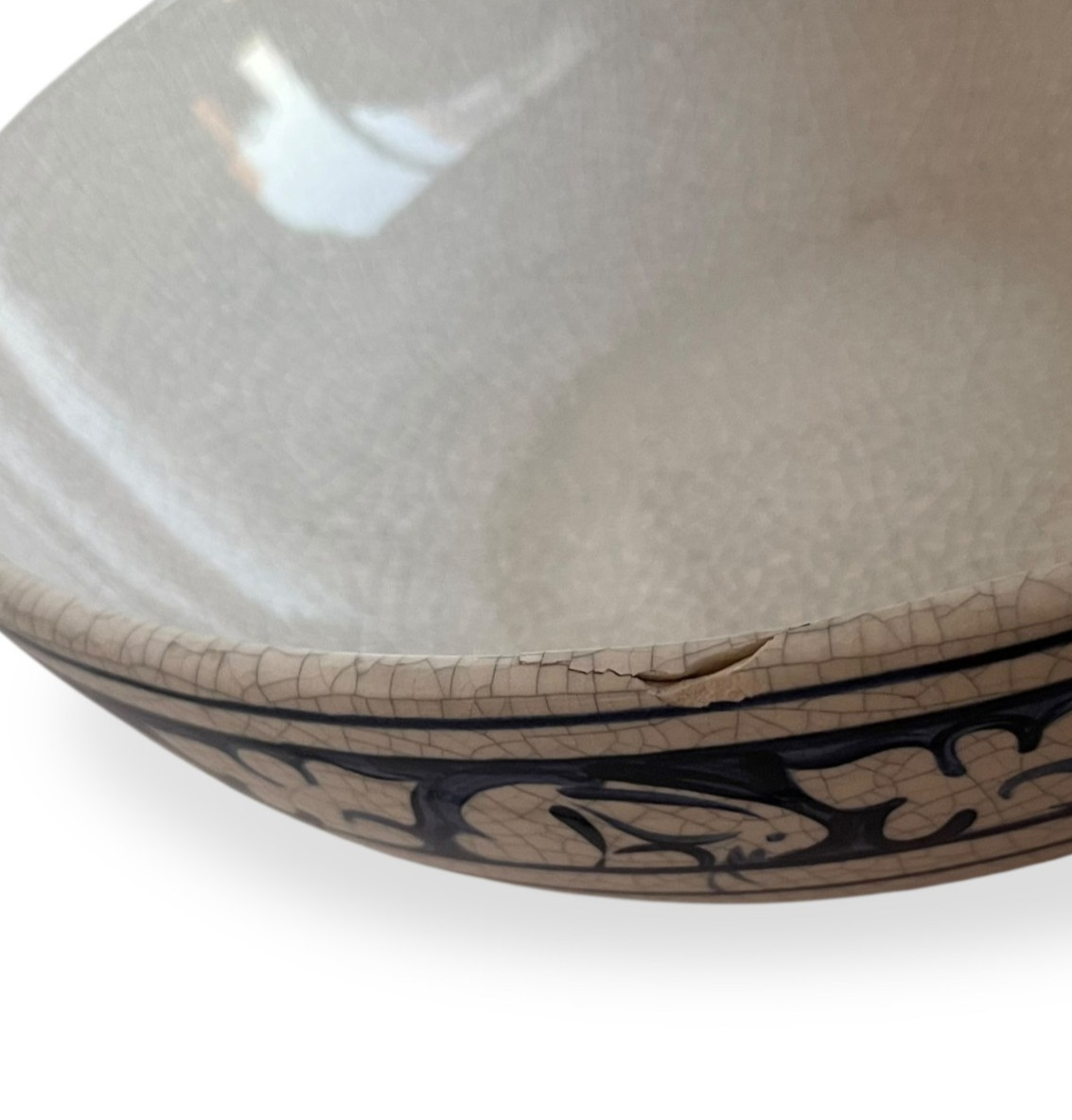 Dedham Rabbit Serving Bowl Potting Shed Concord MA 1988 Blue White Crackle