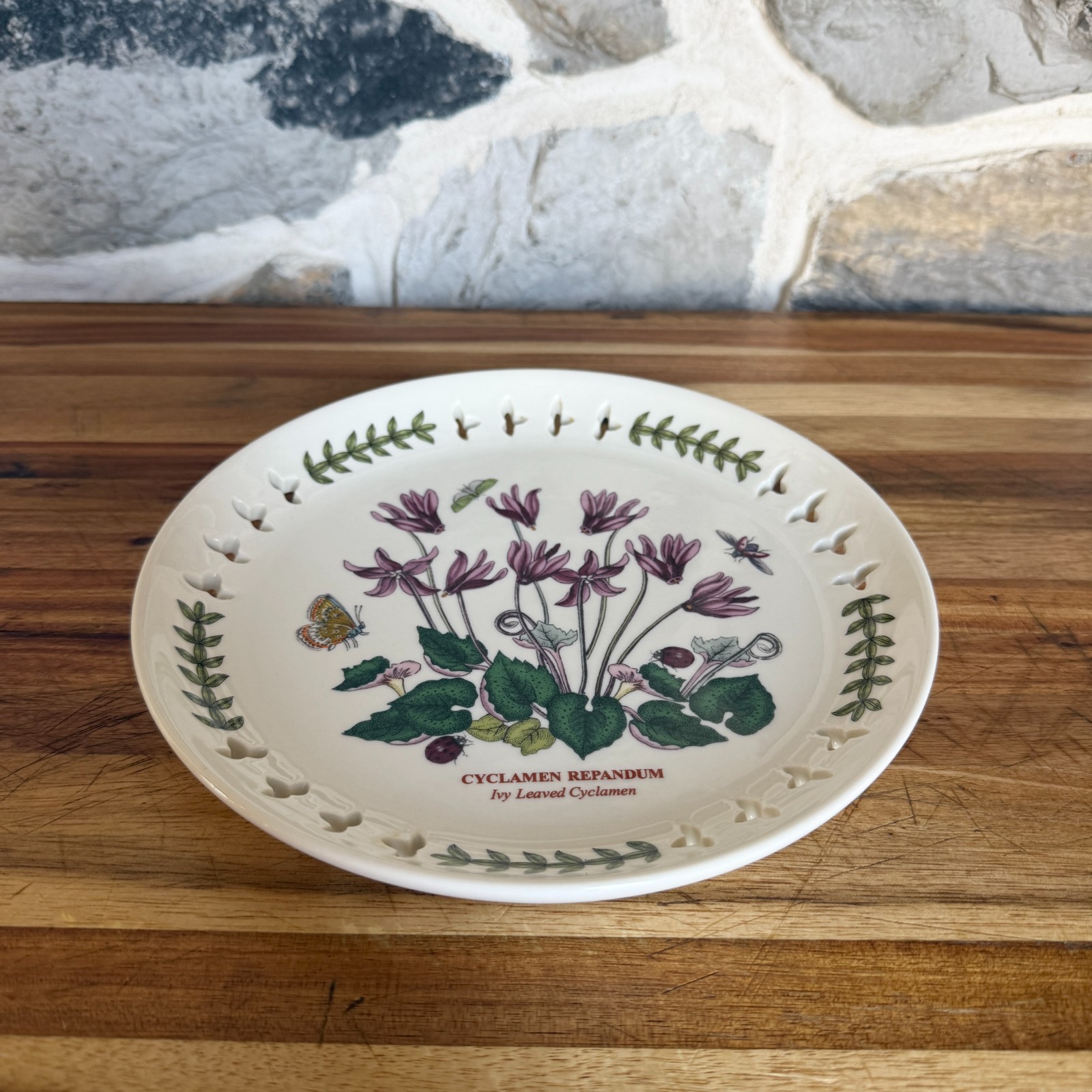 Botanic Garden by Portmeirion Rare Pierced Edge 8.5″ plate-Ivy Leaved Cyclamen