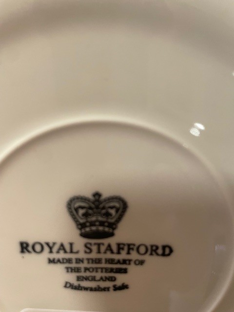 SET/6 ROYAL STAFFORD CHRISTMAS *SANTA’S SLEIGH* RED DINNER PLATES 11″ New W/Tags