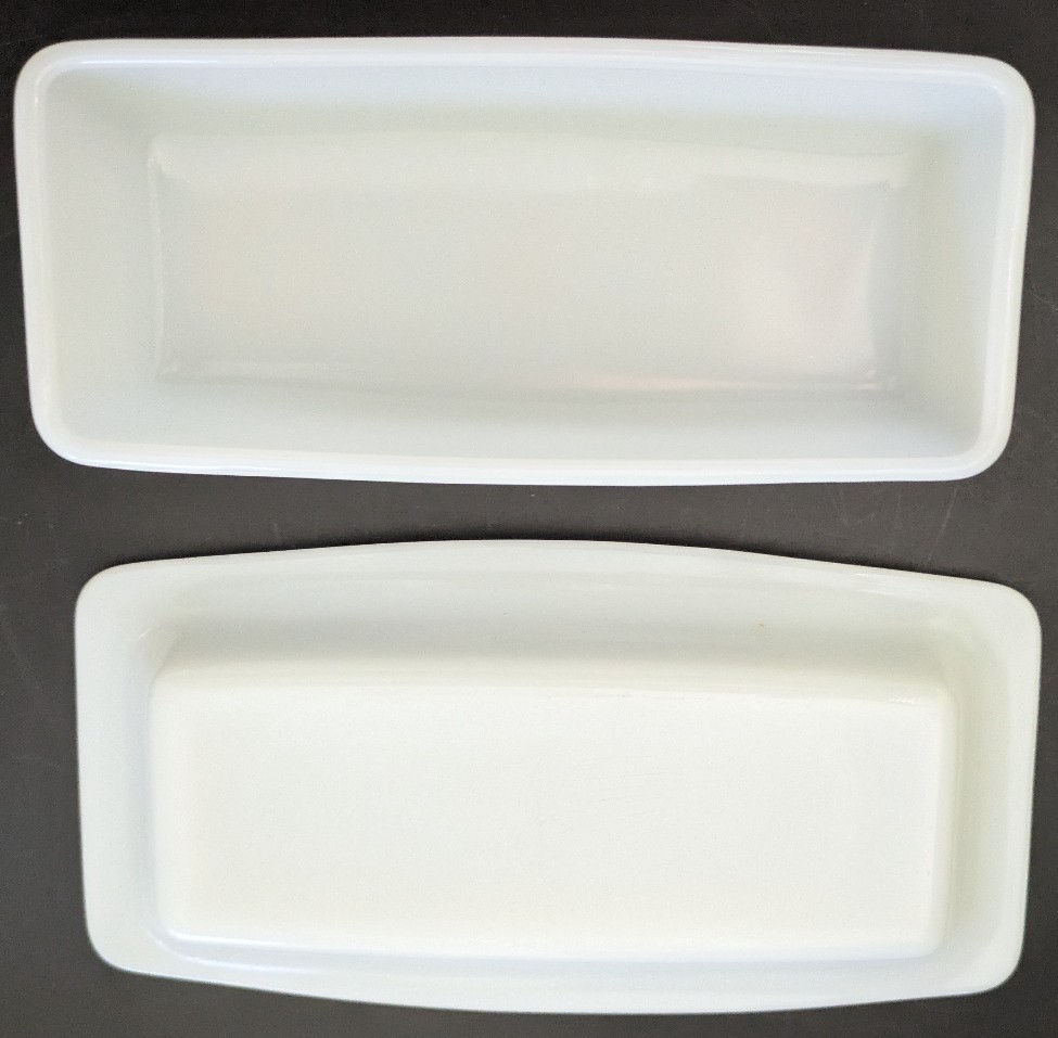 Vintage Corelle PYREX “Butterfly Gold” Pattern Butter Dish. Excellent Condition.