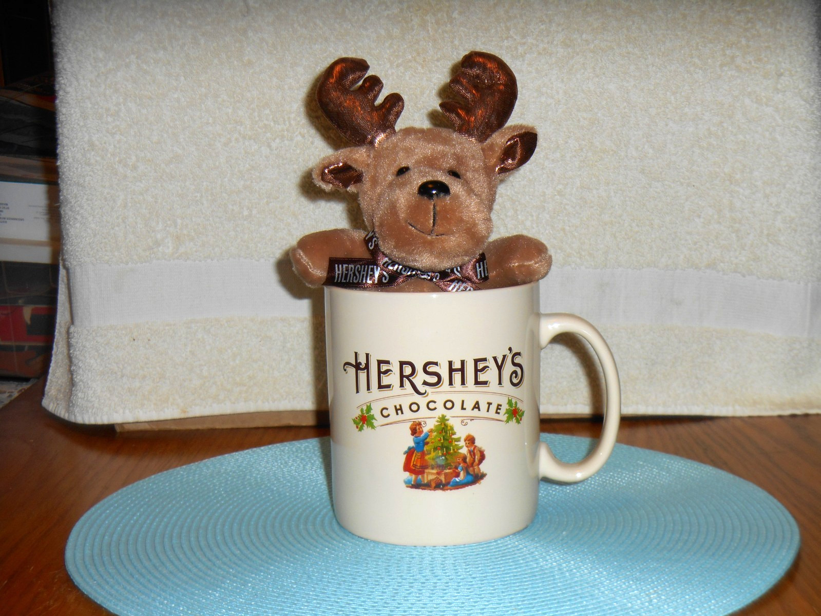 Hershey’s Chocolate Jumbo 28 oz Cocoa Coffee Christmas Mug + Plush Reindeer New