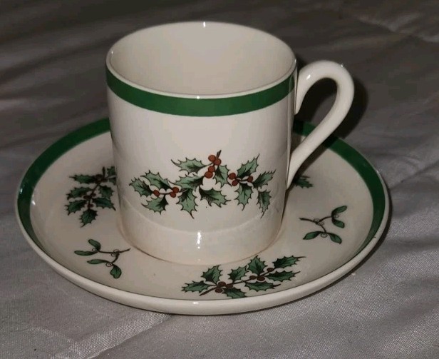 Spode England Christmas Tree Holly Berry Demitasse TeaCup Saucer Set Espresso