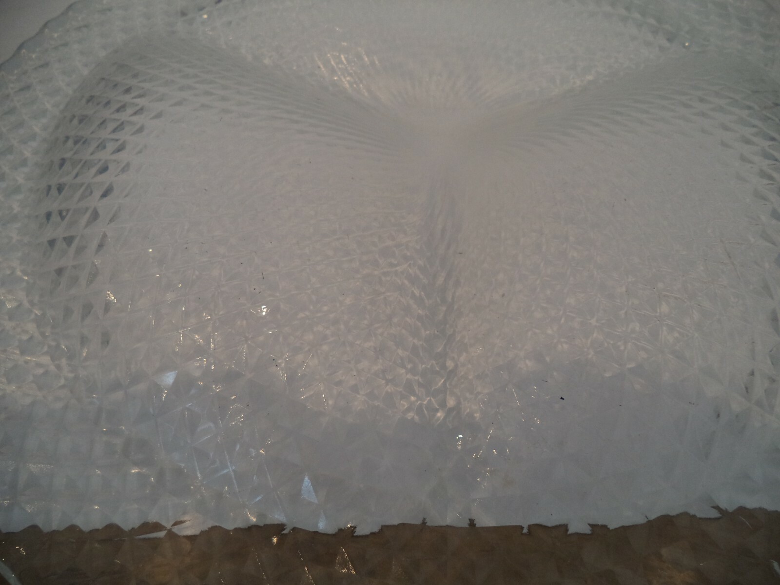 LARGE ANTIQUE PLATE 3 SECTION DIAMOND CUT 13 1/2″ ROUND 4.13 POUNDS PEACE DESIGN
