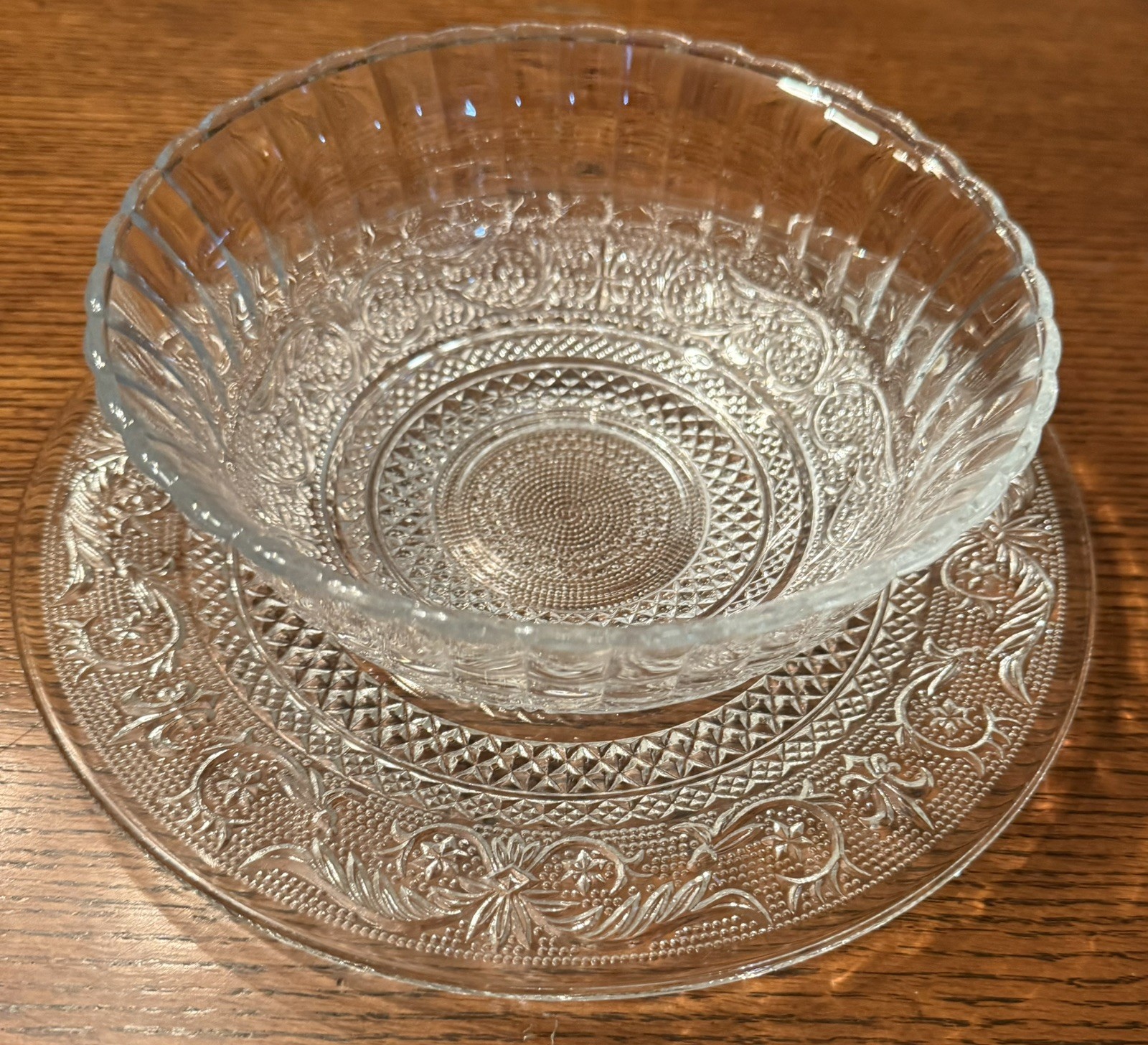 3 Pcs -VINTAGE KIG MALAYSIA Trellis Glass Sandwich; 2 Serving Bowls & 1 Lg Plate