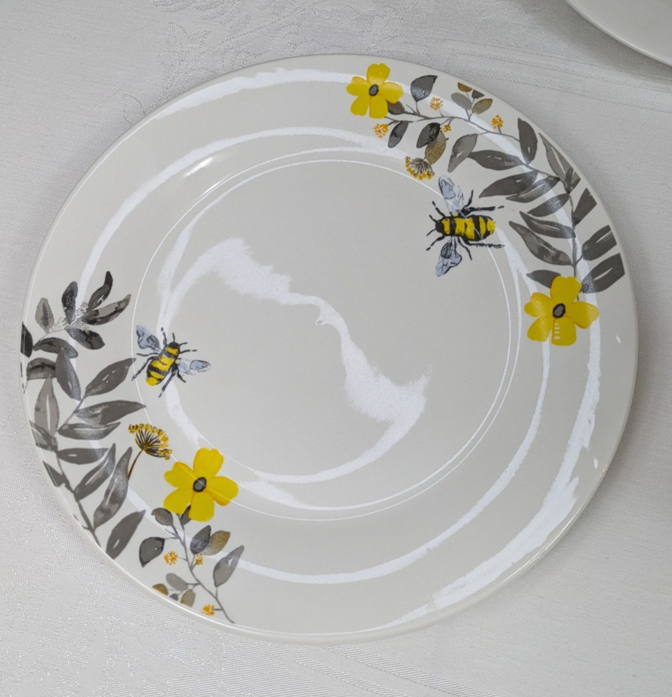 24 ROYAL NORFOLK BUMBLEBEE & FLOWERS Service for 6, Dinner Salad Plate Bowl Mugs