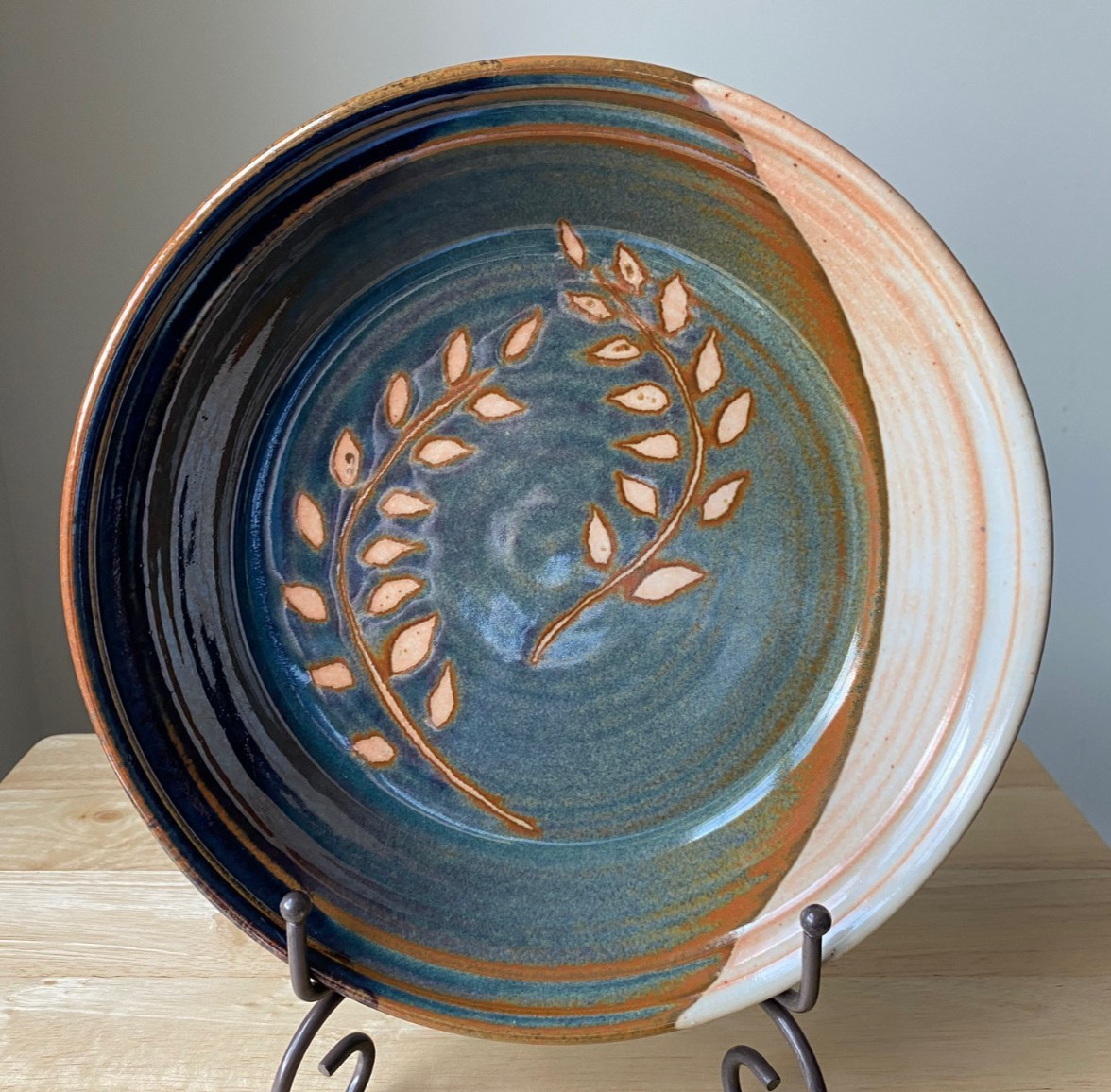 SUSAN BALENTINE 10″ Blue Brown Pie Plate With Leaves – North Carolina – VGUC