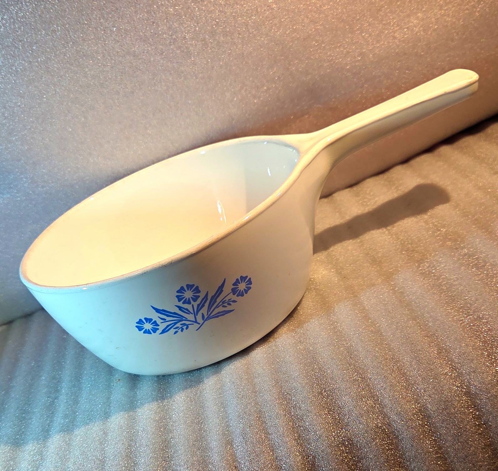 CorningWare Cornflower Blue Casserole Dish 1 1/2 pt Round White/Blue P-82-B