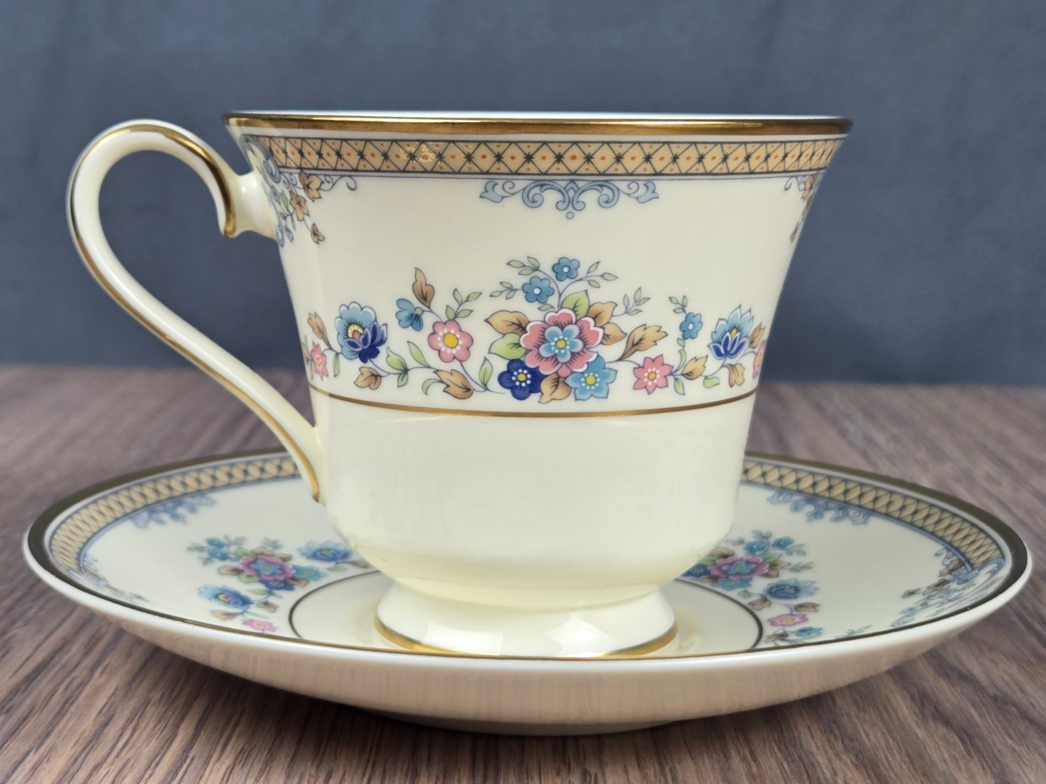 Avonlea by Minton 5 piece place setting dinner salad dessert plate cup saucer