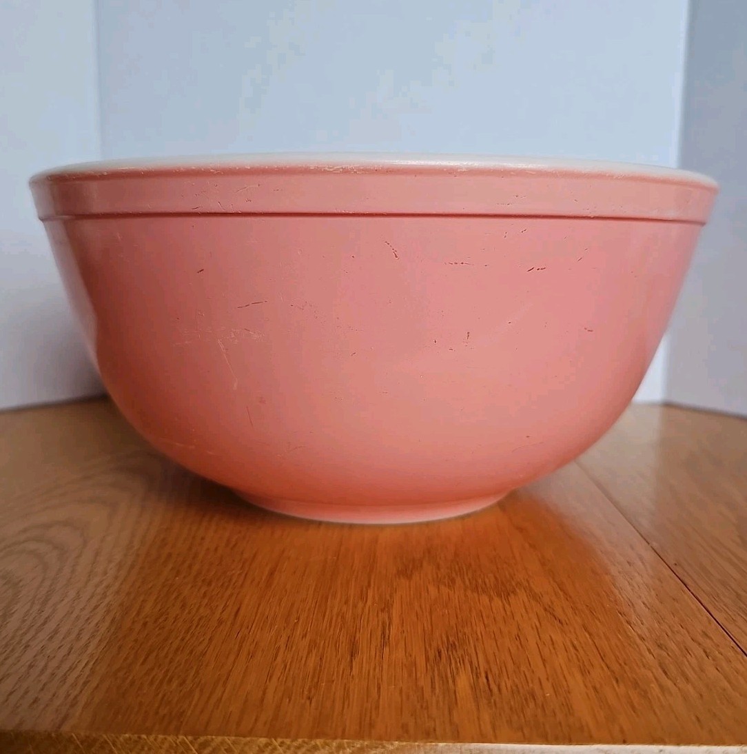 Vintage Pyrex Bowl Pink 403 2.5 Quarts
