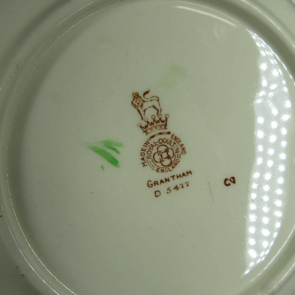 Royal Doulton – Grantham Floral – 2 Vegetable Serving Bowls – 1 Round, 1 Oval