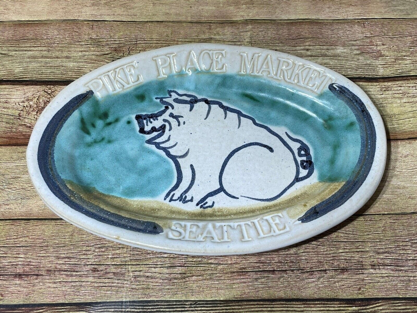 PIKE PLACE MARKET SEATTLE Sally Christopher Pig Platter Studio Pottery Signed