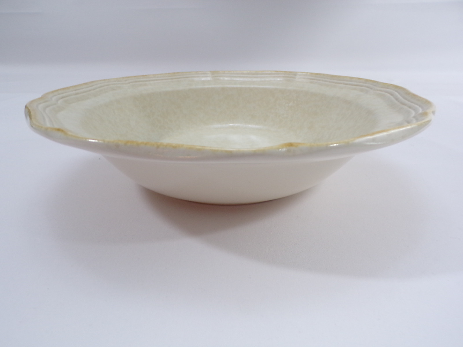 Mikasa Country Charm Large Serving Bowl Japan Beige Gold Scallop Edged FG000 b23