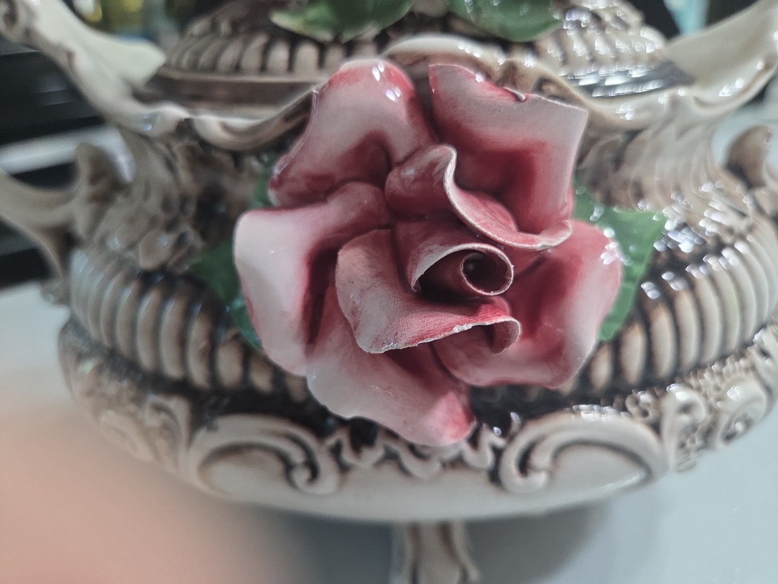 Capodimonte Style Footed Center Bowl/Tureen – Check Pictures As Also Description