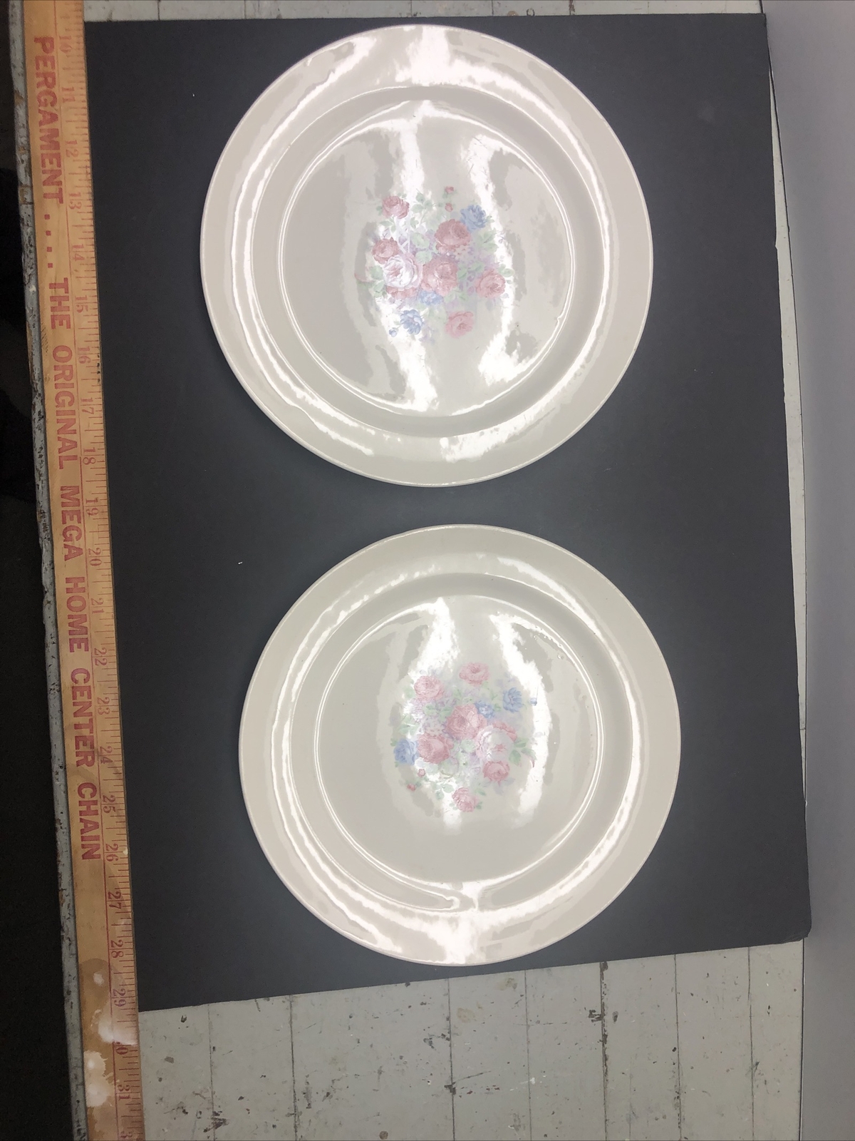 minerva China Company dinner Plates