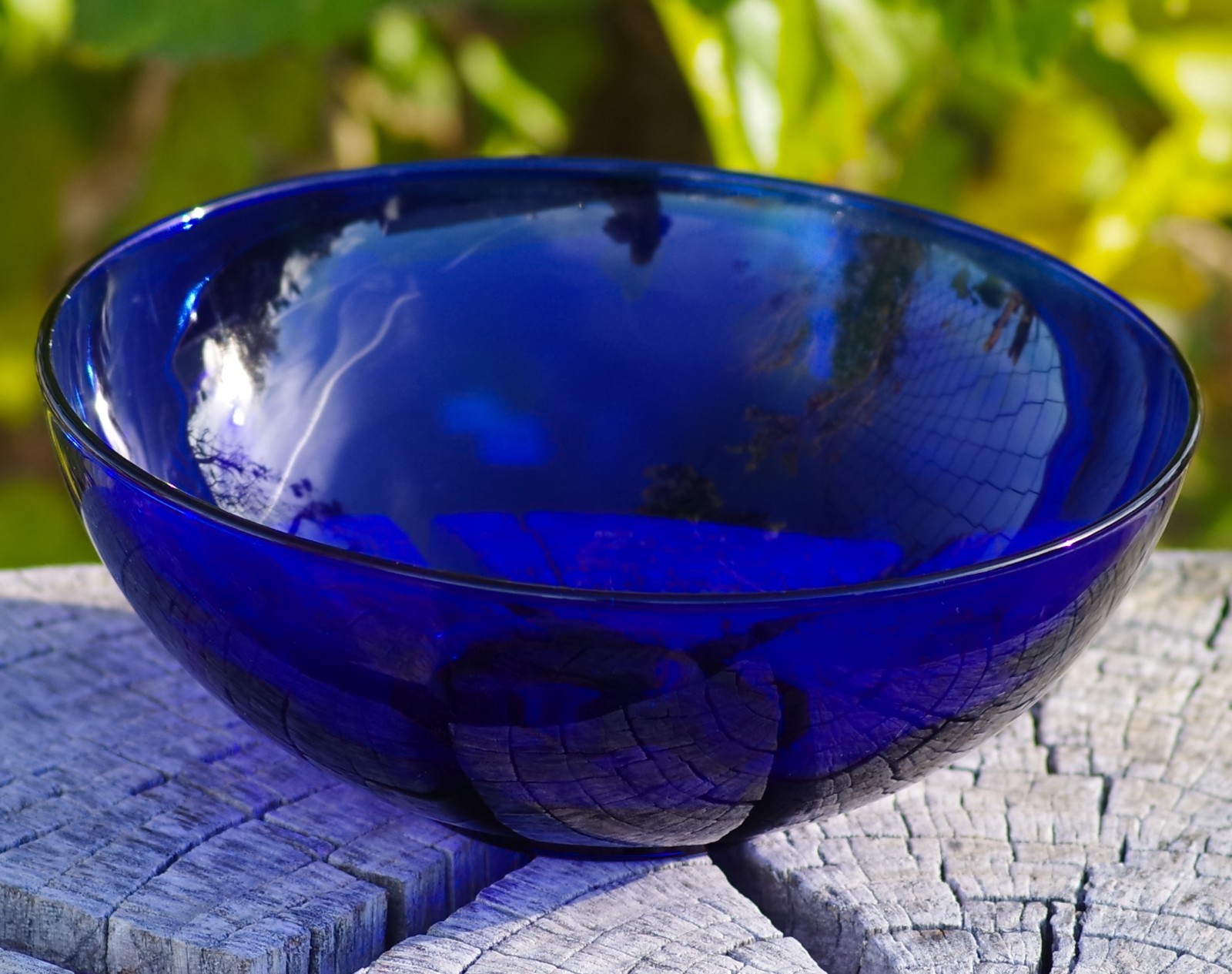 VINTAGE Art Glass Cobalt Blue 8″ Bowl Scandinavian Glass 1950’s