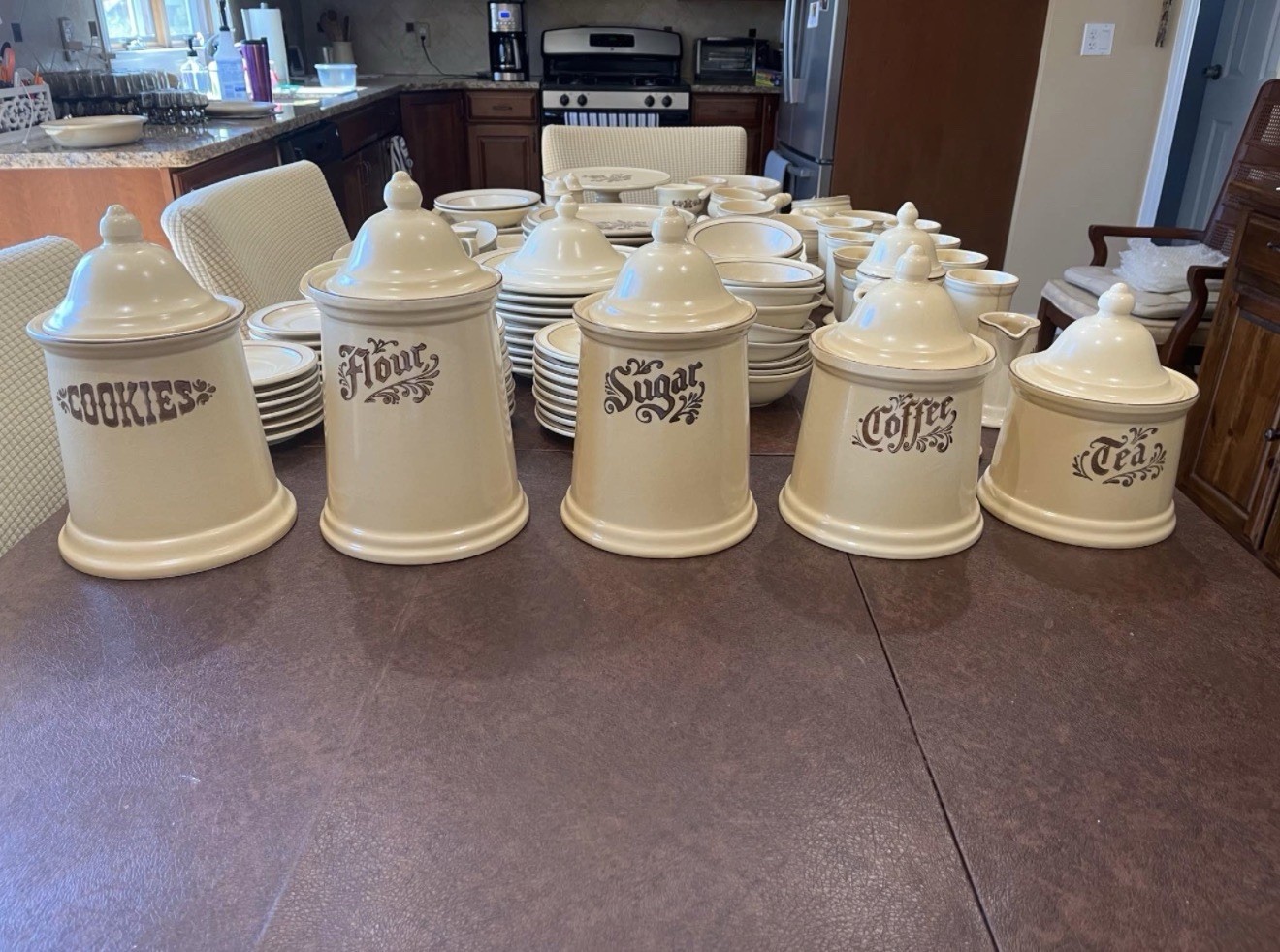 1976 PFALTZGRAFF Village Dinnerware Set Of 131 Pieces Stoneware Vtg Folk Art Set