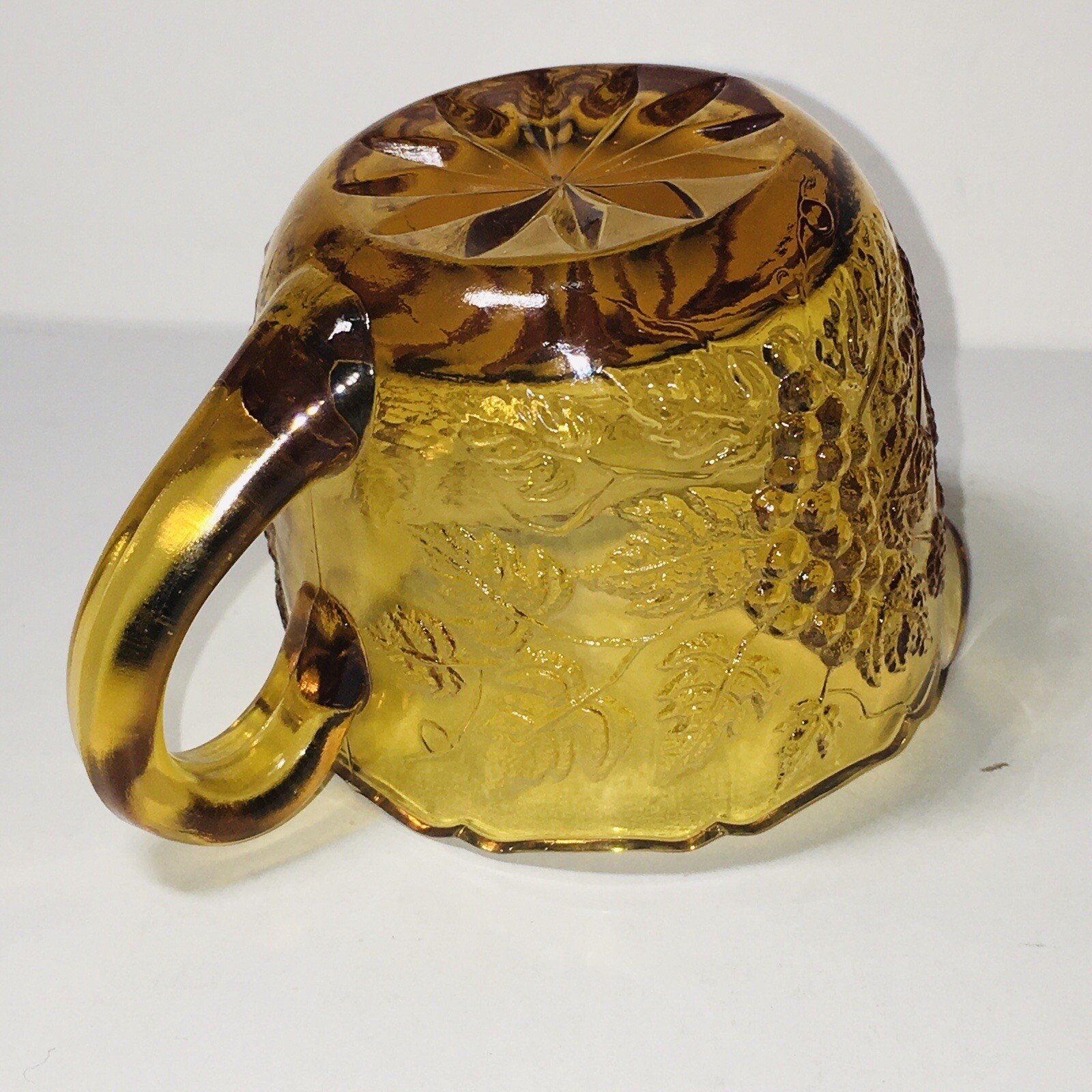 L.E smith Honey Amber pressed Depression glass grapes and leaves pattern creamer