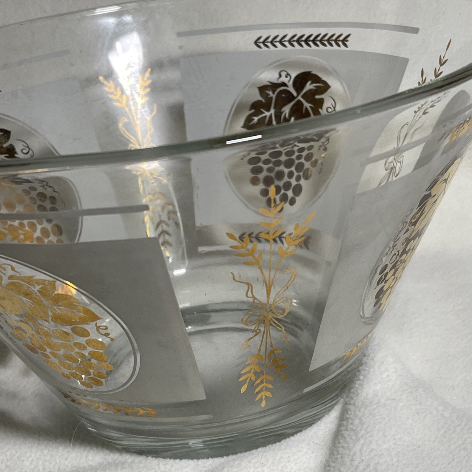 Vintage MCM Hazel Atlas Gold Grapes & Wheat Chip Serving Bowl White Panel