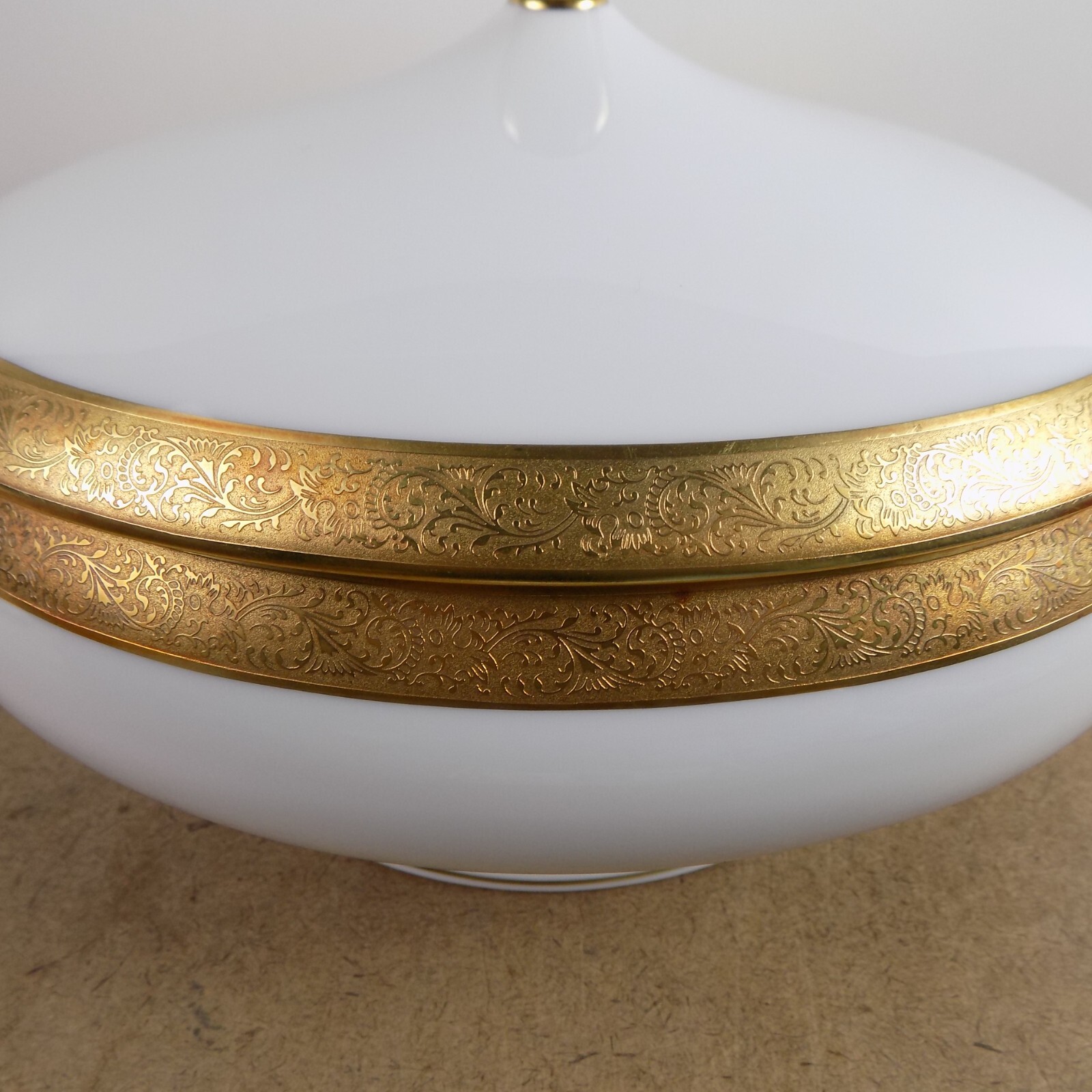 Bernardaud Limoges Villiers Lidded Serving Bowl Incrustation or fin Gold Band