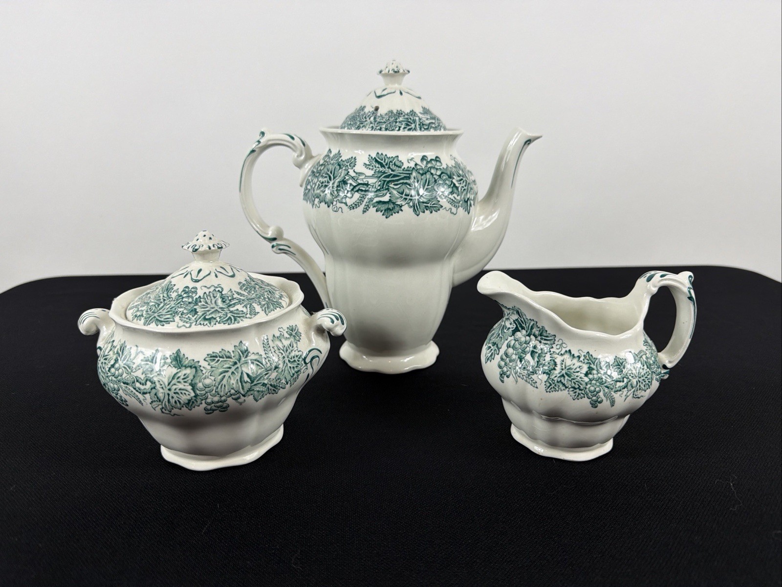 Vine & Wheat England Booth A 8083 Coffee/ Tea Pot With Creamer And Sugar Bowl