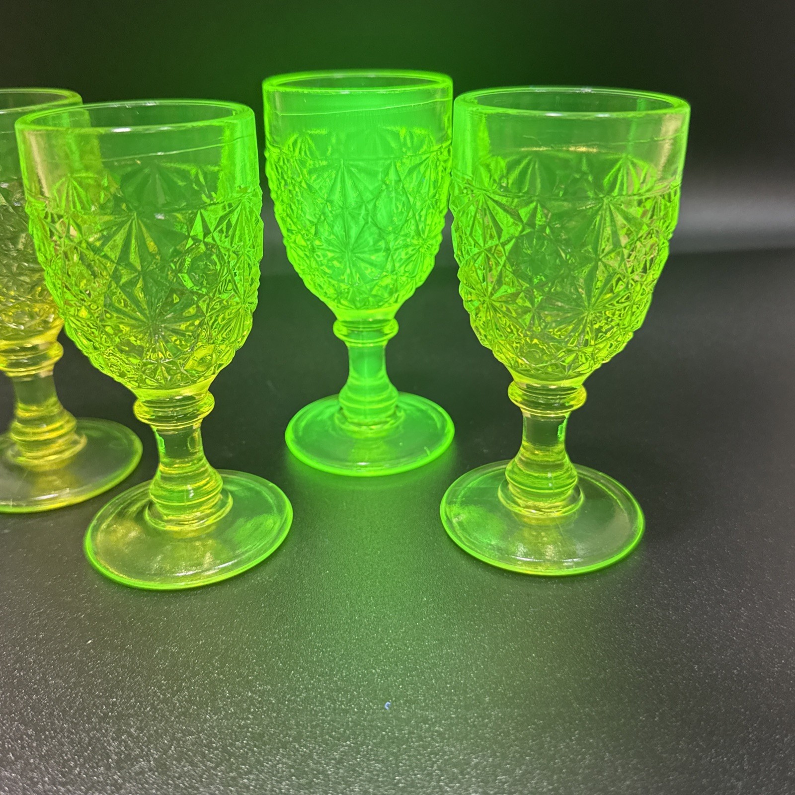 VTG 4” Uranium Vaseline Glass Goblet Daisy & Button Pattern UV Glow Lot Of 4