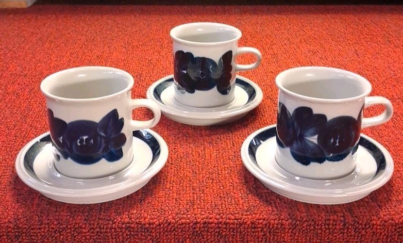 Set Of 3 Arabia Finland Anemone Blue Coffee Tea Mug Cups & Saucers 3 1/2″ Mixed