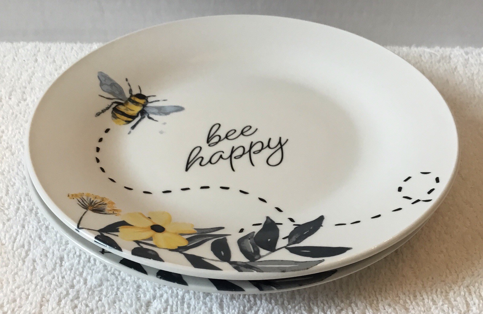 Royal Norfolk honey bee pattern 8″ plate set of 2