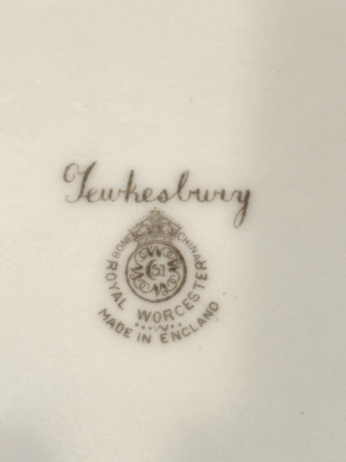 Pristine 1952 Royal Worcester Tewkesbury Plate Signed J. Smith 10.5″