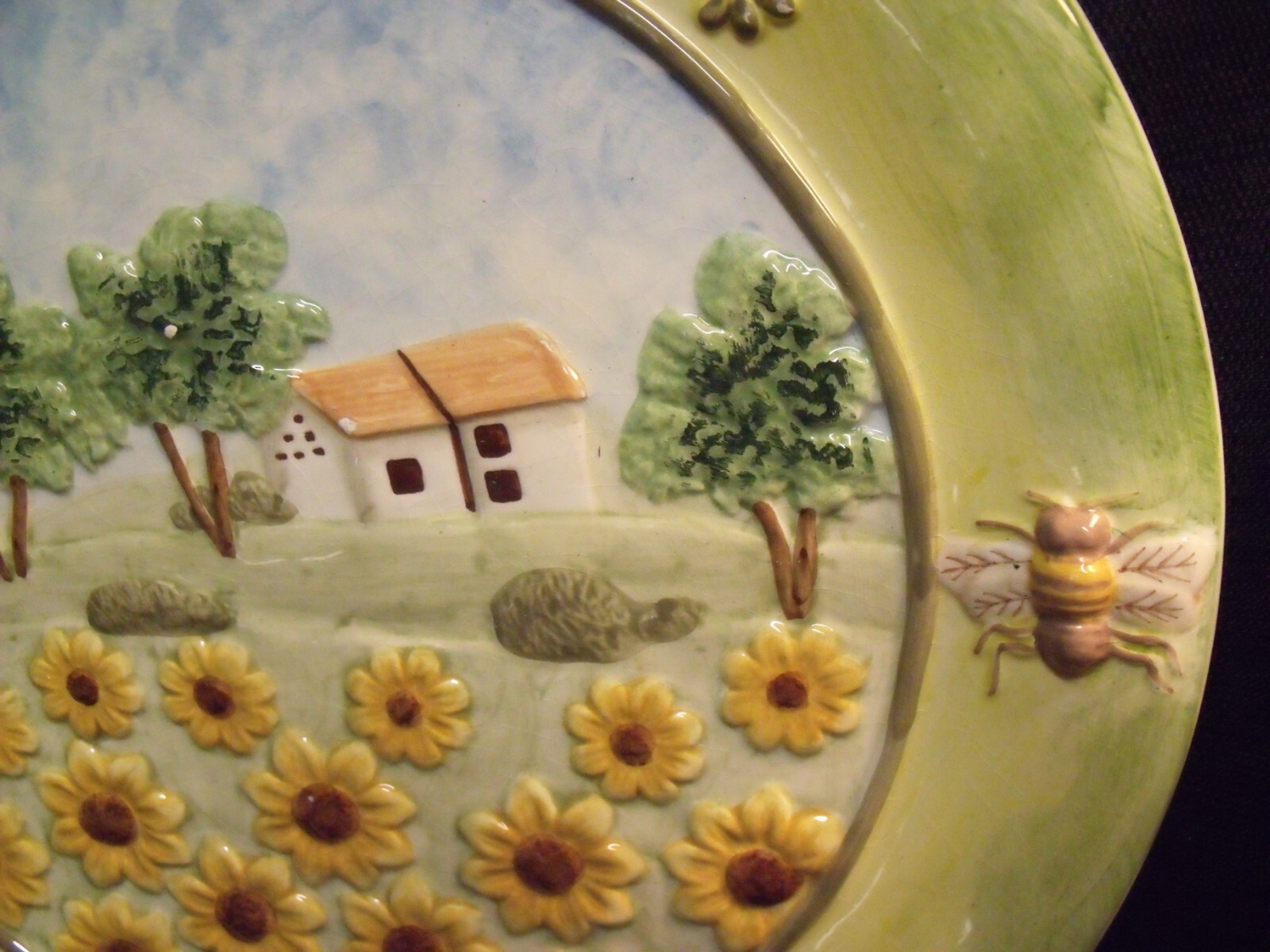 VINTAGE 12″ PORCELAIN HAND PAINTED HONEY BEES AND SUNFLOWERS FARM SCENE PLATE